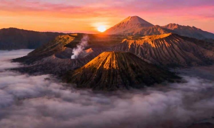 Gunung Penanjakan: Surga Sunrise di Bromo